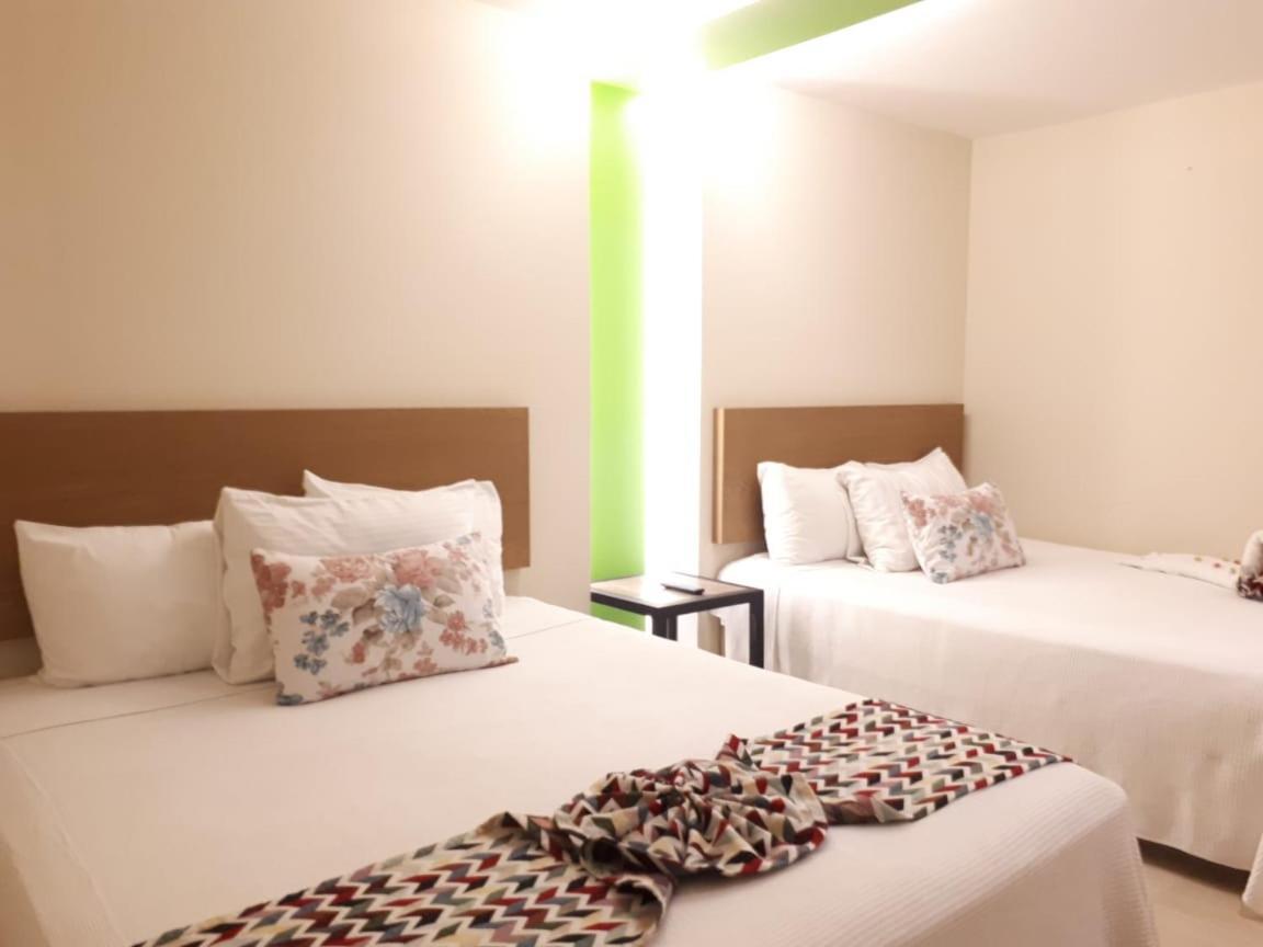 Brisas 10 Beachside Suites Cancun Bagian luar foto