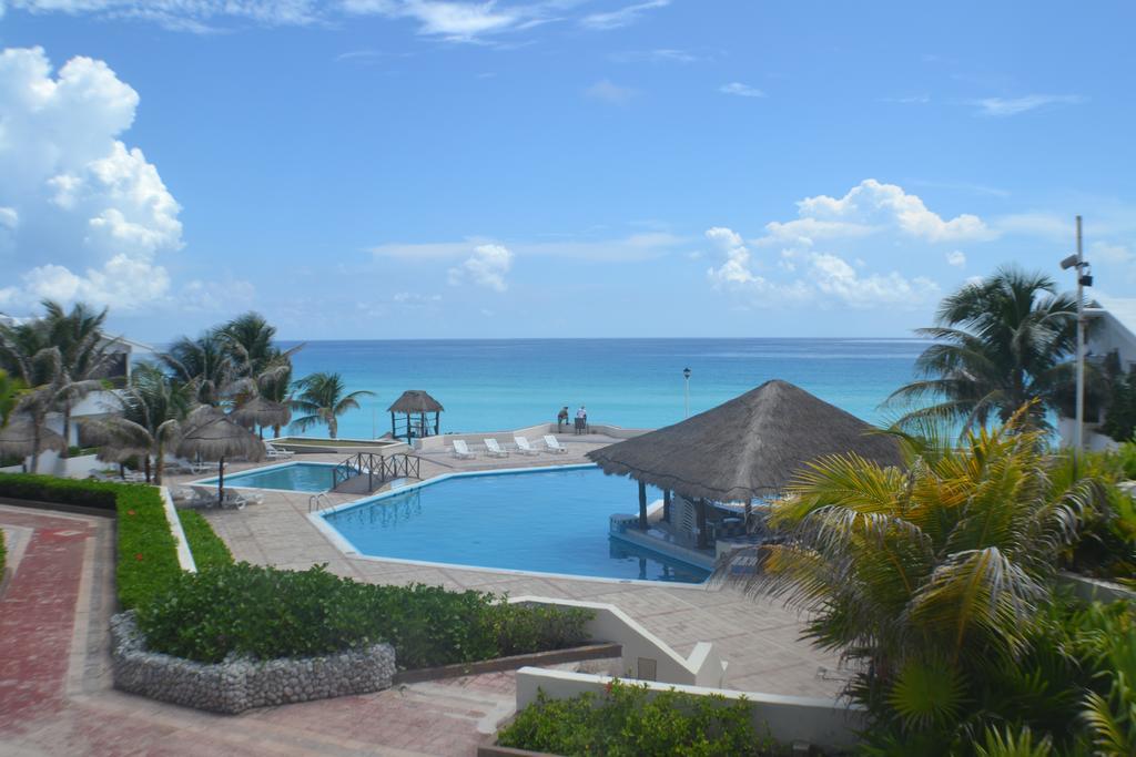Brisas 10 Beachside Suites Cancun Bagian luar foto