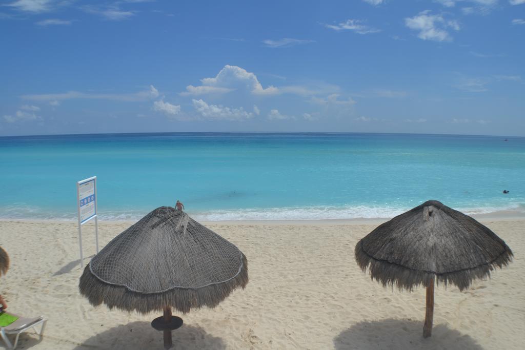 Brisas 10 Beachside Suites Cancun Bagian luar foto