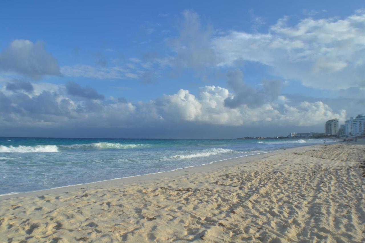Brisas 10 Beachside Suites Cancun Bagian luar foto