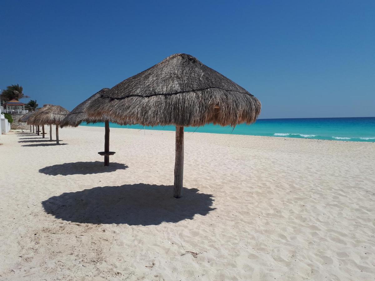 Brisas 10 Beachside Suites Cancun Bagian luar foto