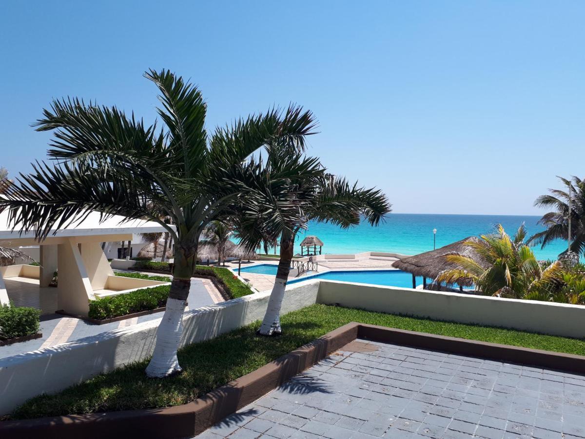 Brisas 10 Beachside Suites Cancun Bagian luar foto