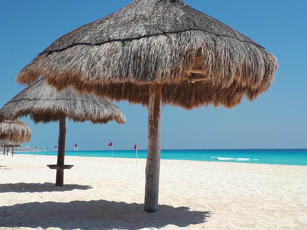 Brisas 10 Beachside Suites Cancun Bagian luar foto