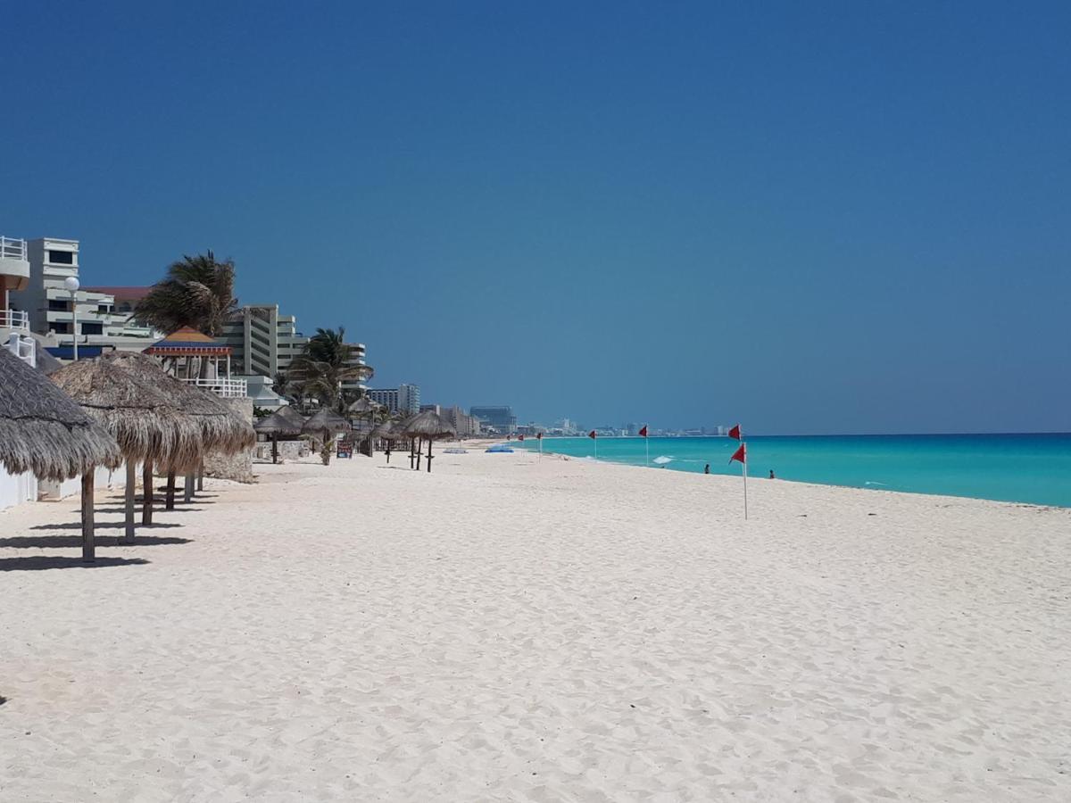 Brisas 10 Beachside Suites Cancun Bagian luar foto